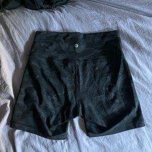 Lululemon Wunder Train Shorts 6in